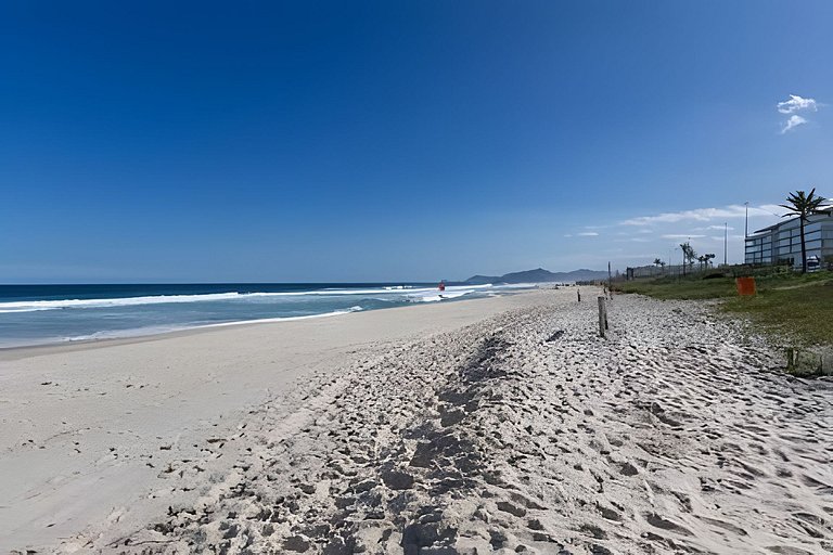Beira-Mar na Barra | Acesso Direto à Praia