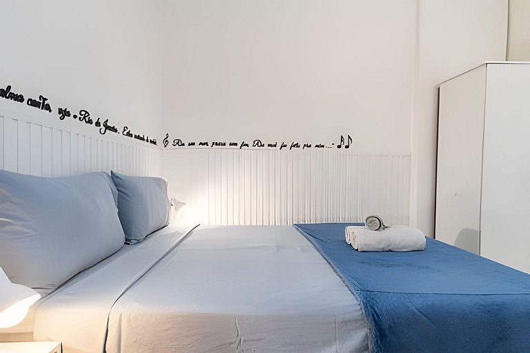 Quarto e Sala confortável a Passos da Praia I Leme