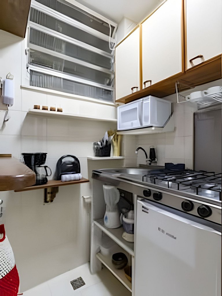 Quarto e Sala confortável a Passos da Praia I Leme