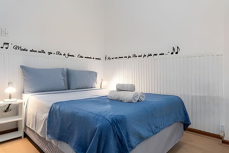 Quarto e Sala confortável a Passos da Praia I Leme