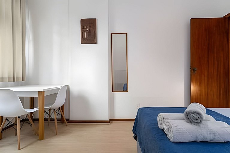 Quarto e Sala confortável a Passos da Praia I Leme